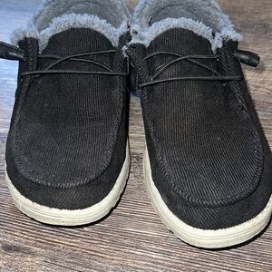 Women’s Size 9 Hey Dudes